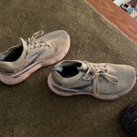 Brooks Dual-Tone Running Shoes in Light Blue and Dark Purple size 5.5 women’s - Picture 2 of 5
